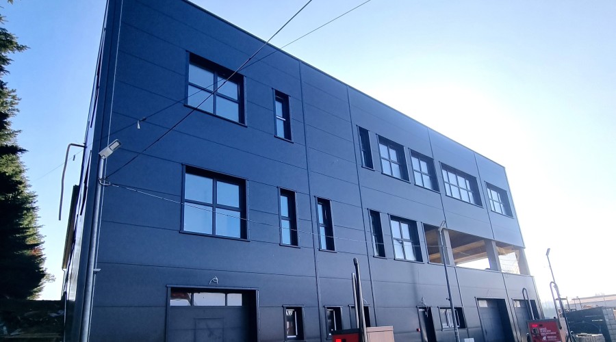 Nowoczesny budynek biurowo - usługowy